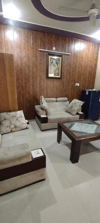 VrindāvanRadha Madhav公寓 外观 照片